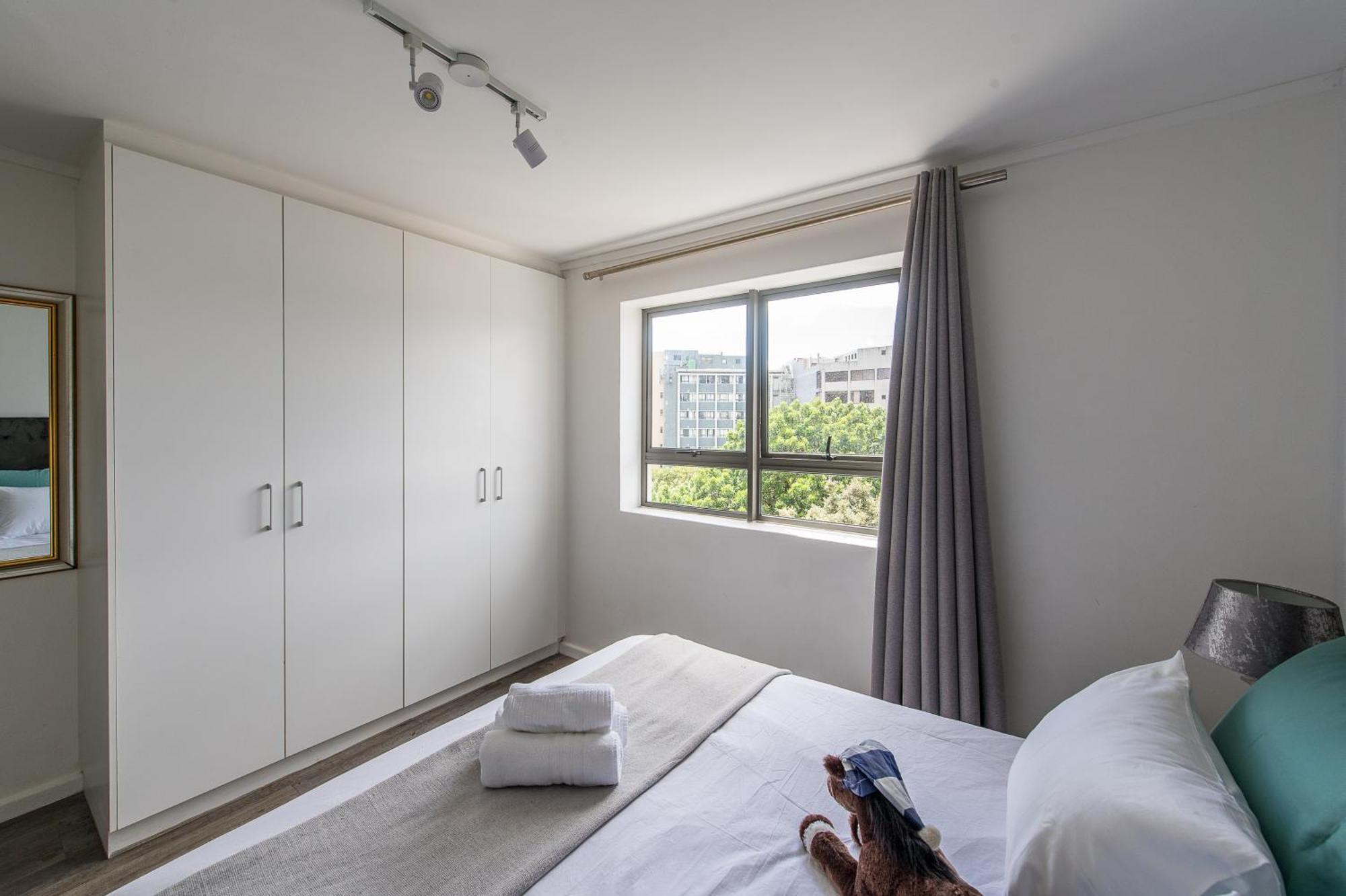 Apartment Modern 2 Bedroom Castlerock Cape Town